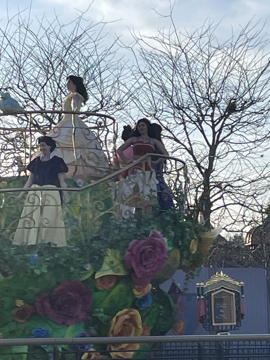 Welsh_and_MFL's tweet photo. Disney parade 😊 https://t.co/sl6utAZnZi