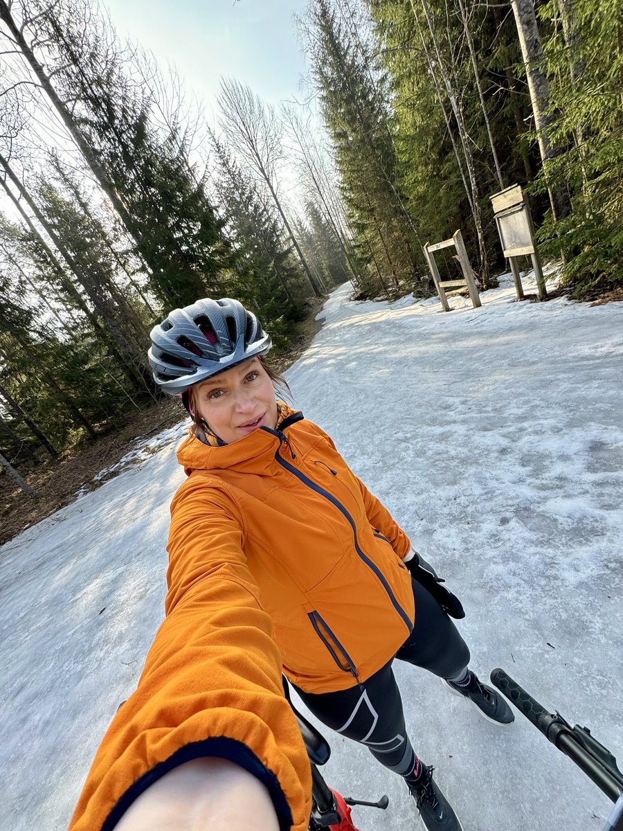 Heidi Kajan tweet media