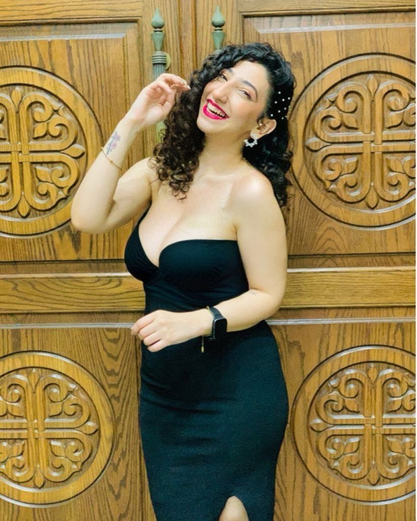 اللحم الرخيص يعني لحم المسيحيه✝️اللي بتتناك من كل الناس وفي كل مكان البيت الشارع الكنيسة كسم اللحم المسيحي الرخيص🍑 تحت زبي الاسلامي☪️انا والفحول المسلمين والفحول الزنوج والافريقي الاسود البلاك♠️⬛نفسي انيك مسيحيه🔞 علي باب كنيسه قدام الخول 💦بتاعها ابو قرون كس امو🐶