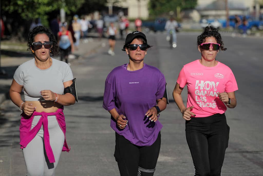 🏃‍♀️Hoy celebramos el #DiaInternacionalDeLaMujer con una carrera caminata de 10 km en la Ciudad Deportiva de La Habana. Se dieron cita corredores de ambos sexos

🏅Yoenny Mayacén fue la ganadora en la rama femenina y Juan Pablo Velázquez entre los hombres
#DeporteCubano #8M #Cuba