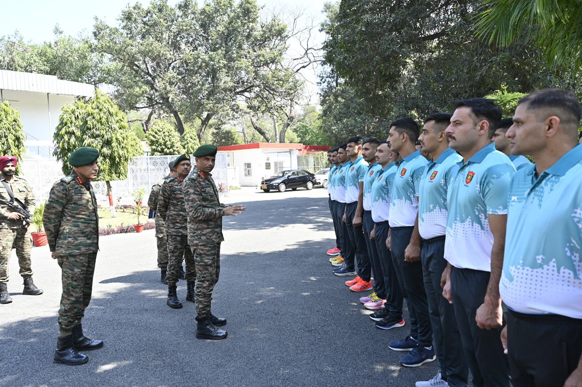 westerncomd_IA's tweet photo. #WeCare

Lt Gen #ManojKumarKatiyar, PVSM,AVSM #ArmyCommander
#Westerncommand,
visited Headquarter #DelhiArea. Briefed on operational, training, logistics & administrative aspects. He interacted with Command Sports Teams & felicitated award winners & lauded all ranks for their professional excellence.  #ArmyCommander inaugurated Aravalli Auditorium for all ranks at Shankar Vihar #DelhiCantt

@adgpi
@prodefencechan1