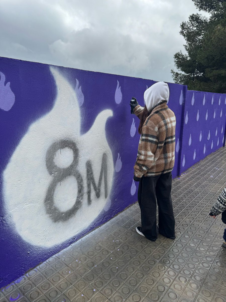 ERC_Cervera's tweet photo. Alcem la nostra veu per reivindicar els drets de les #Dones i continuar lluitant per la igualtat real.

Avui i cada dia, Dones amb tots els drets, dones lliures. 💪💜

#8M
#Cerverafeminista https://t.co/6hUwvN6dVD