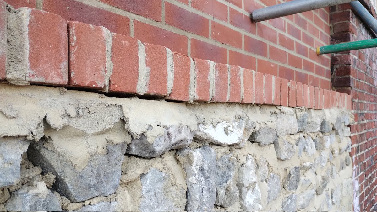 Some spectacular bricklaying on this pub conversion development in Hythe. #hythe #folkestone #brick #construction #architecture #dukeshead