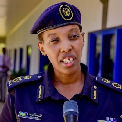 MRutagarama1's tweet photo. Kwambara #Ipeti nk’iri biravuna. mu #Amateka y’iki gihugu #Inkotanyi  nibo batweretse ko  #Umugore  yaba #Mutima w’urugo  akambara #Igitenge agaheka Umwana mu gitondo ntakererwe  Akazi👌🏼  @Gasana_M @rbarwanda @RwandaMoD @AHJPN @RwandaParliamnt @RobCyubahiro #WomensDay2025 ❤️💙💪🏾 https://t.co/kcDGZ4u34J