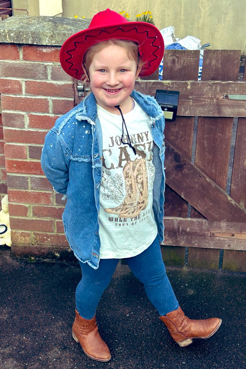 redgirlang's tweet photo. Miss Eva is going to @BelfastGiants #CowboyNight for her 6th birthday! @jeffbaum10
All ready to go! 🤠
#belfastgiants25 https://t.co/eO3jOLf3u7