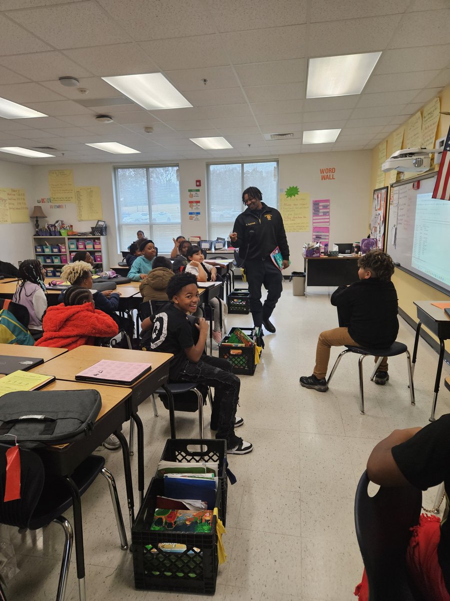 Thank you to all of our special guest readers for Read Across America <a href="/GullattES1/">GullattES</a> . Union City Mayor Williams, Union City Fire Department, Lt. Angela Washington, Det Lloyd David, &amp; Fulton Co Sheriff's office #ReadAcrossAmerica