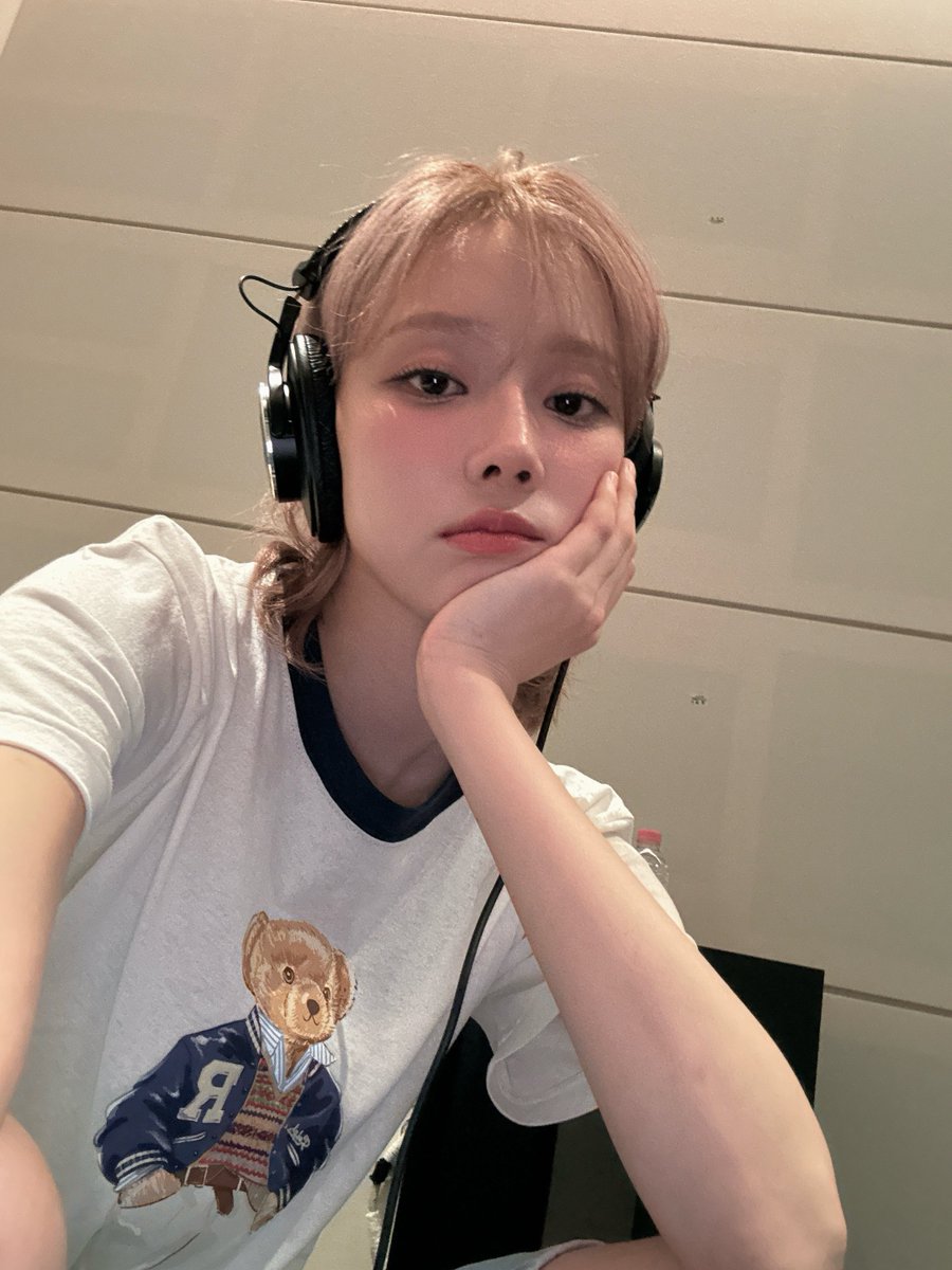 ojjing_eo's tweet image. recording booth minjeong 😍