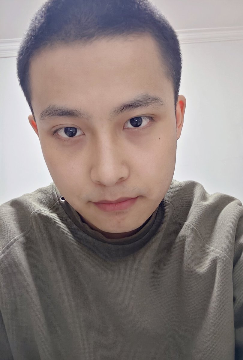 sinme04445648's tweet photo. 现在是寸头小狗🤯 https://t.co/V76ejeKRdF