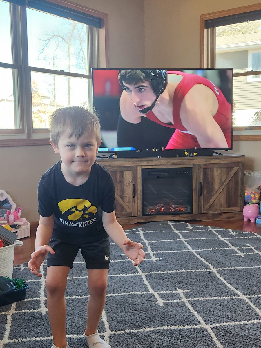 _Luke2Wilson's tweet image. Let's go Hawks! @ShaneSparksBTN @BigTenNetwork @BigTenWrestling #quadbox #BIGTENWrestling