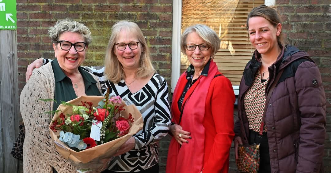 Josh32617710's tweet photo. 🌟 8 maart: Internationale Vrouwendag 2025! 🌟

PvdA Wildervank-Veendam zet traditie getrouw een aantal Power Vrouwen in de bloemen voor hun bijzondere en waardevolle inzet in de samenleving. 💐✨
🧵 https://t.co/7Q9dcl2HUO