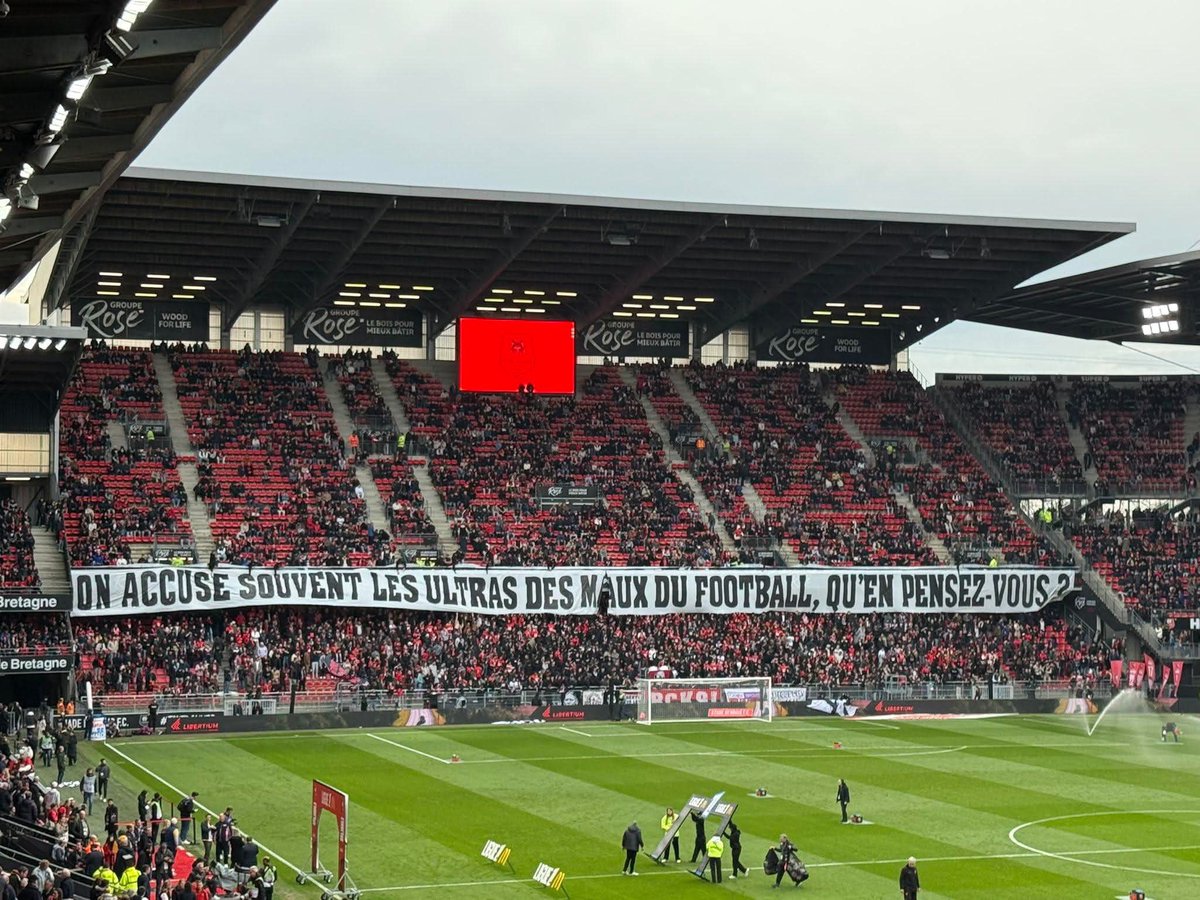 UltrasMadeinFR's tweet photo. ⚽️ Rennes - PSG
📢 Tifo et messages du RCK !
📆 Samedi 8 mars 2025
📸 @Clem_Gavv / @Mesli_Dounia
#SRFCPSG https://t.co/udbYrShxgF