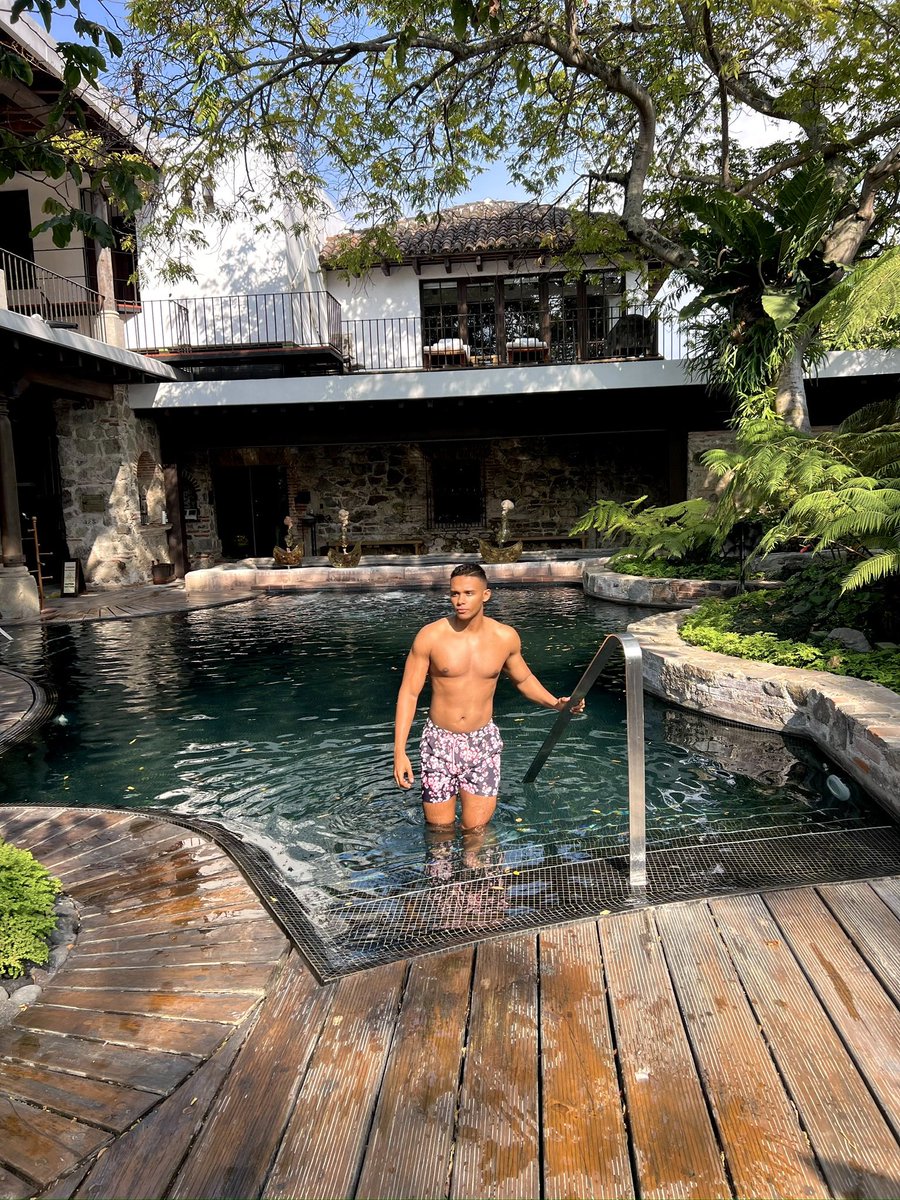 itzjamespeter's tweet image. Kissed by the Sun ☀️