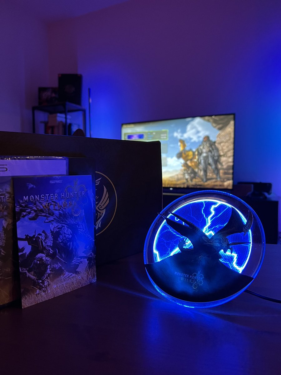 pixelpino_'s tweet photo. Ich hab tolle Post von @CAPCOM_Germany bekommen – so jagt es sich gleich noch besser! ⚡️ gaaanz lieben Dank @heymaivie 🫶 https://t.co/lm8GwNuD1S