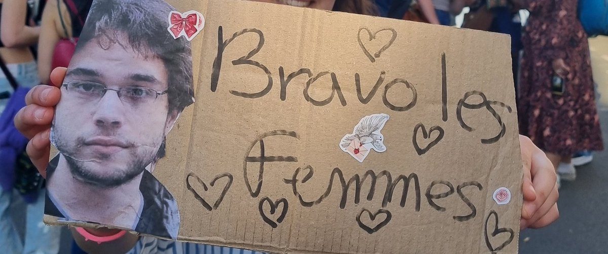 Hey, je cherche à joindre la personne qui tenait cette pancarte à la marche de lille aujourd'hui. Si vous la connaissez n’hésitez pas à me dm ou autre, j’ai seulement eu le temps de lui demander une photo !!!