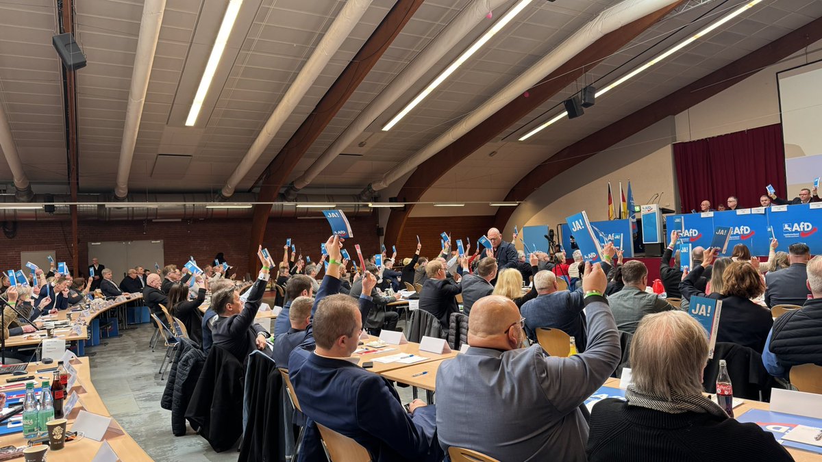 AfD_Lueneburg's tweet photo. Landesparteitag in Bad Fallingbostel 
Neue Satzung und und mit mehr Professionalität in eine erfolgreiche Zukunft.
Der KV Lüneburg war mit 4 Delegierten beteiligt.
#DeshalbAfD #afdnds #niedersachsen #badfallingbostel https://t.co/Y2adRV4zKb