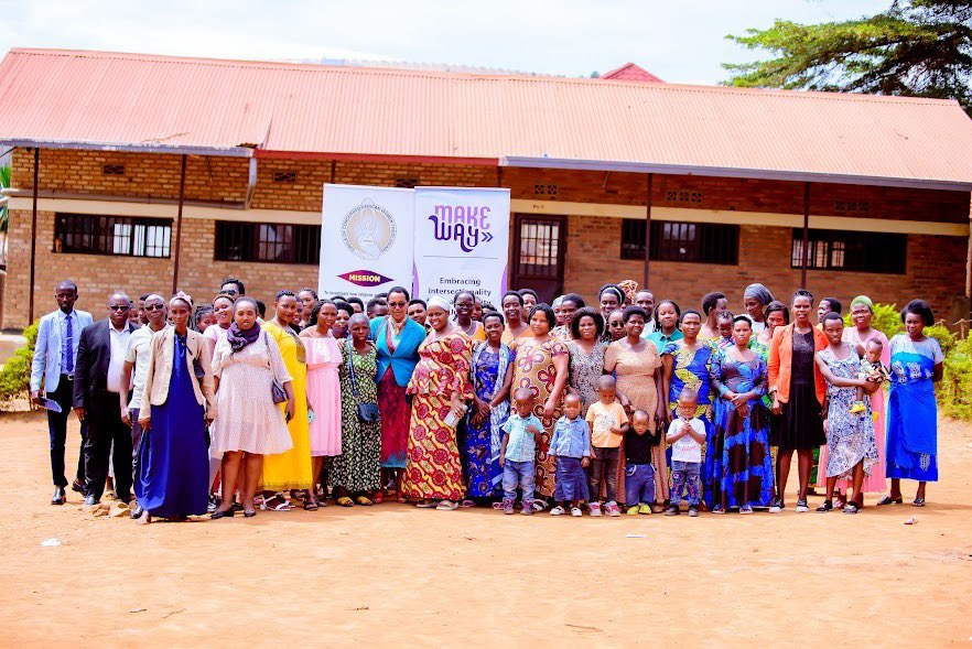 makewayprogram's tweet image. Today, Circle Rwanda, in partnership with #makeway, marked IWD with women in small businesses &amp;amp; teen mothers, discussing rights, equality &amp;amp; empowerment. We celebrated their hard work with testimonies, cut celebration cake &amp;amp; shared lunch.

#InternationalWomensDay #Inclusion