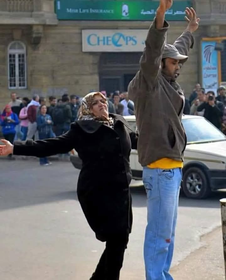 فى اليوم العالمى للمرأة، نحب نفتكر الست الى شافت واحد عامل علامه رابعه و جريت تديه بالقفا
#اليوم_العالمي_للمرأة