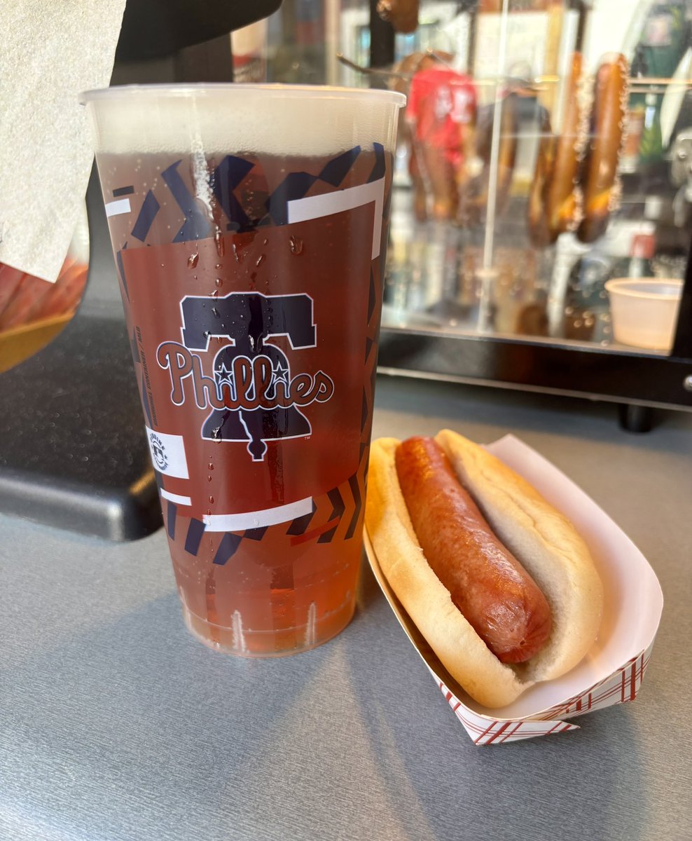 Obie74's tweet image. Not many things in this world beat a beer and a hot dog at a baseball game #SpringTraining25