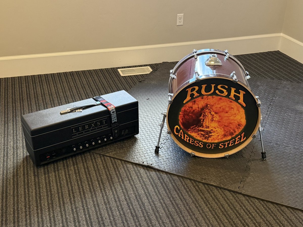 Rush74Kyle's tweet photo. Phase 1 of the move complete! #Rushfamily #Pratturday @vivien2112 #Yyzed #Lerxst https://t.co/33bzFM5F3I