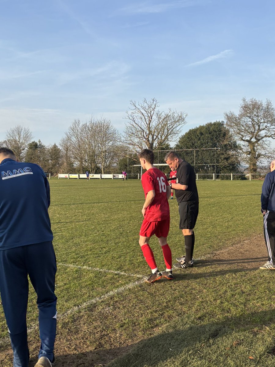 Desford 0-2 Killy 

A goal from Lucas Waring after quick thinking from Ched Butler put us 1-0 up early in the second half before Reegan Lawrence late on ran from his own half with the ball to make it 2. 

#UpTheKilly