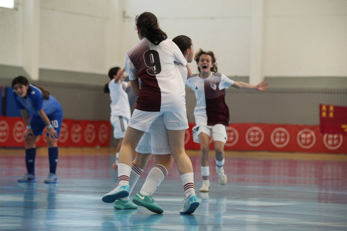 FFCM_es's tweet image. 🔒 Para defender, 𝗣𝗮𝗼𝗹𝗮 𝗦𝗲𝗿𝗻𝗮 🧒🏼
😄 Para celebrar, 𝑷𝒂𝒐𝒐𝒐𝒐𝒐𝒐𝒍𝒂𝒂𝒂𝒂𝒂𝒂𝒂𝒂 𝑺𝒆𝒆𝒆𝒆𝒆𝒓𝒓𝒓𝒓𝒓𝒓𝒓𝒓𝒓𝒏𝒂𝒂𝒂𝒂𝒂𝒂𝒂𝒂𝒂 🧒🏼

✌🏻 Que mínimo que en tu equipo haya alguien como ella. La auténtica 𝗮𝗹𝗲𝗴𝗿𝗶́𝗮 𝗱𝗲𝗹 𝗚𝗢𝗟 

#somosCLM | #genCLM