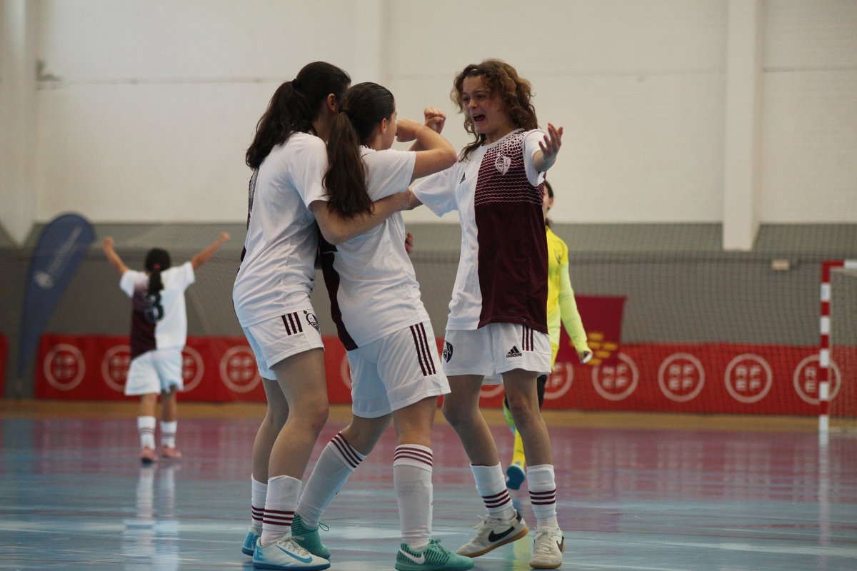 FFCM_es's tweet image. 🔒 Para defender, 𝗣𝗮𝗼𝗹𝗮 𝗦𝗲𝗿𝗻𝗮 🧒🏼
😄 Para celebrar, 𝑷𝒂𝒐𝒐𝒐𝒐𝒐𝒐𝒍𝒂𝒂𝒂𝒂𝒂𝒂𝒂𝒂 𝑺𝒆𝒆𝒆𝒆𝒆𝒓𝒓𝒓𝒓𝒓𝒓𝒓𝒓𝒓𝒏𝒂𝒂𝒂𝒂𝒂𝒂𝒂𝒂𝒂 🧒🏼

✌🏻 Que mínimo que en tu equipo haya alguien como ella. La auténtica 𝗮𝗹𝗲𝗴𝗿𝗶́𝗮 𝗱𝗲𝗹 𝗚𝗢𝗟 

#somosCLM | #genCLM