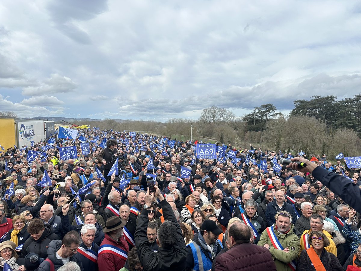 Mobilisation importante aujourd’hui pour la poursuite des travaux de l’A69! Assurer un avenir au bassin Castres Mazamet c’est lui doter d’infrastructures sécurisées et efficaces pour favoriser développement économique et emploi dans les années à venir! <a href="/MRC_France/">MRC</a> <a href="/Occitanie/">Région Occitanie</a>