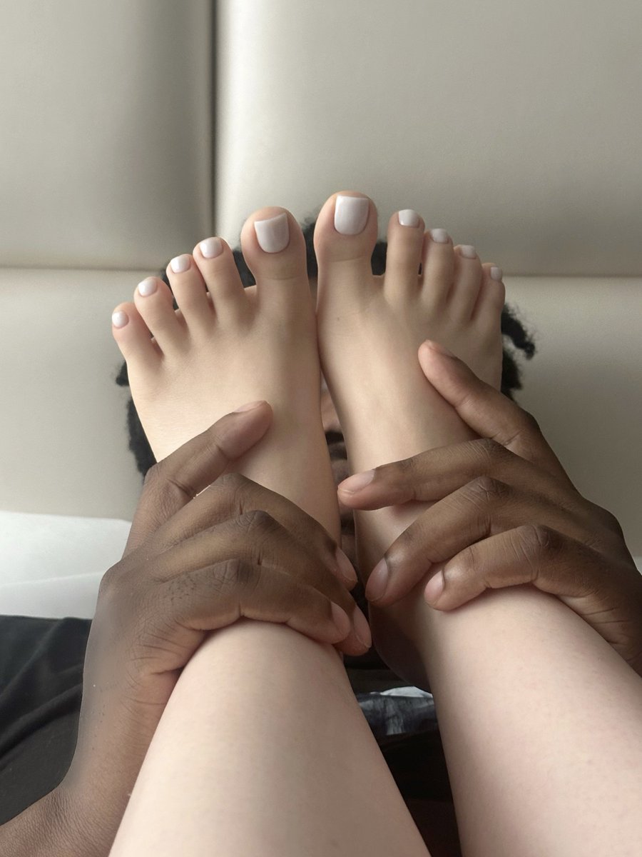 in nyc with perfect white toes 😩🤍