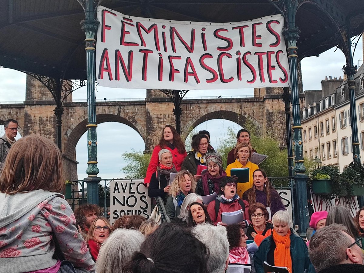UDBJeunes's tweet photo. Présent·es au rassemblement à Morlaix à l'occasion de la journée des droits des femmes ! À bas le patriarcat ✊️ https://t.co/dMnpg1XRP4