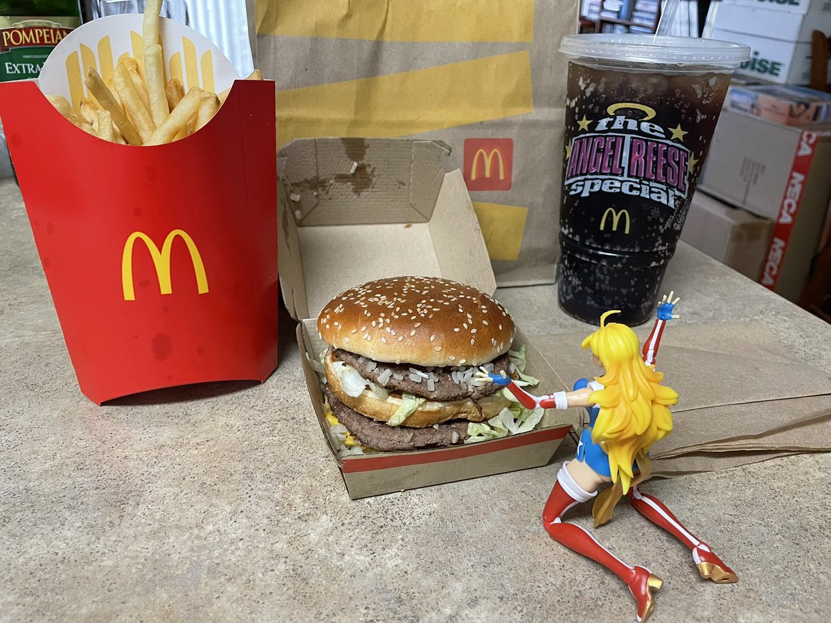 KamenAmericaJPN's tweet image. 仮面アメリカのビッグマックアタック🍔