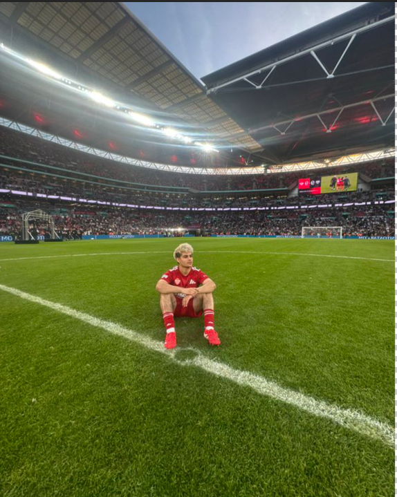 cant believe we really won... an amazing experience #cantwaitfornxtyear #winners .<a href="/StableRonaldo/">Stable Ronaldo</a> .<a href="/Sidemen/">Sidemen</a>