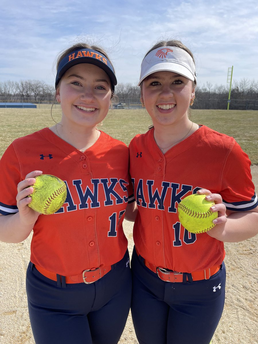 Our 2025 OE Softball Homerun Derby results:
🥇- Presley Theel (Sophomore)
🥈- Ady Dawson (Junior) 
Can’t wait to see these two out on the field again this season!