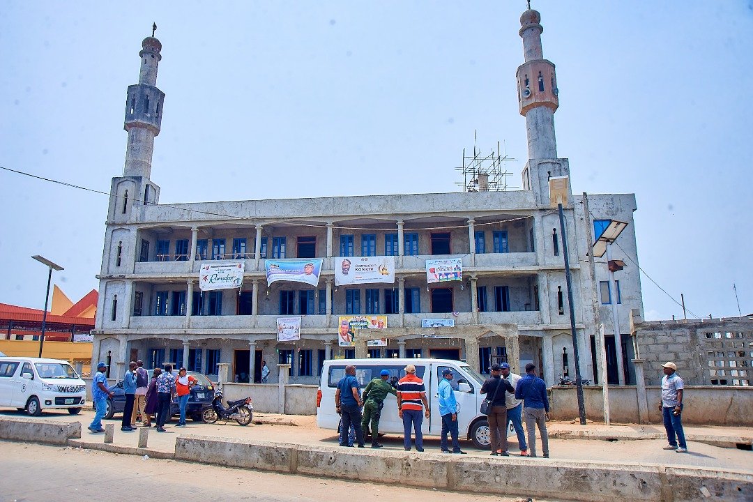 SAWorksLagos's tweet photo. The SA Works and his Project team visited the Badagry Central Mosque for inspections of ongoing work activities. 

The ongoing improvements will enhance the mosque’s structural integrity and provide a more comfortable space for worshippers. https://t.co/Ye18qBXsnq