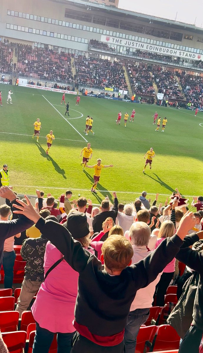 Bexxy1976's tweet image. THE best feeling 🙌🏻 @NTFC #NTFC #ShoeArmy #ProudToBe 👞⚽️