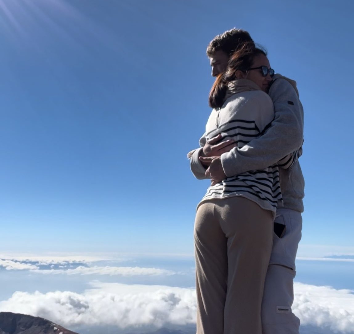 ArgamaniNoa's tweet image. 519 days.
519 days since the last time I saw you.
519 days since the day our roads separated.
I can’t describe the loneliness without you, you are my soulmate and nothing looks same when you are not around.
Your clothes in my closet are waiting for you to wear them, along…