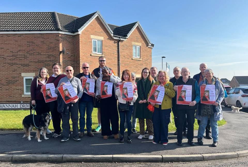 ☀️Lovely Saturday sunshine out on the doorsteps ☀️ 

This morning in Wideopen we were hearing from residents about local issues and supporting Karen Clark to be the next Mayor of North Tyneside.