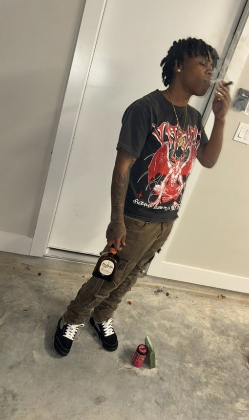 dopeboytrell1's tweet photo. Numb To All Da Pain 💯😪 #Freewyfy https://t.co/MLd98CHnZz