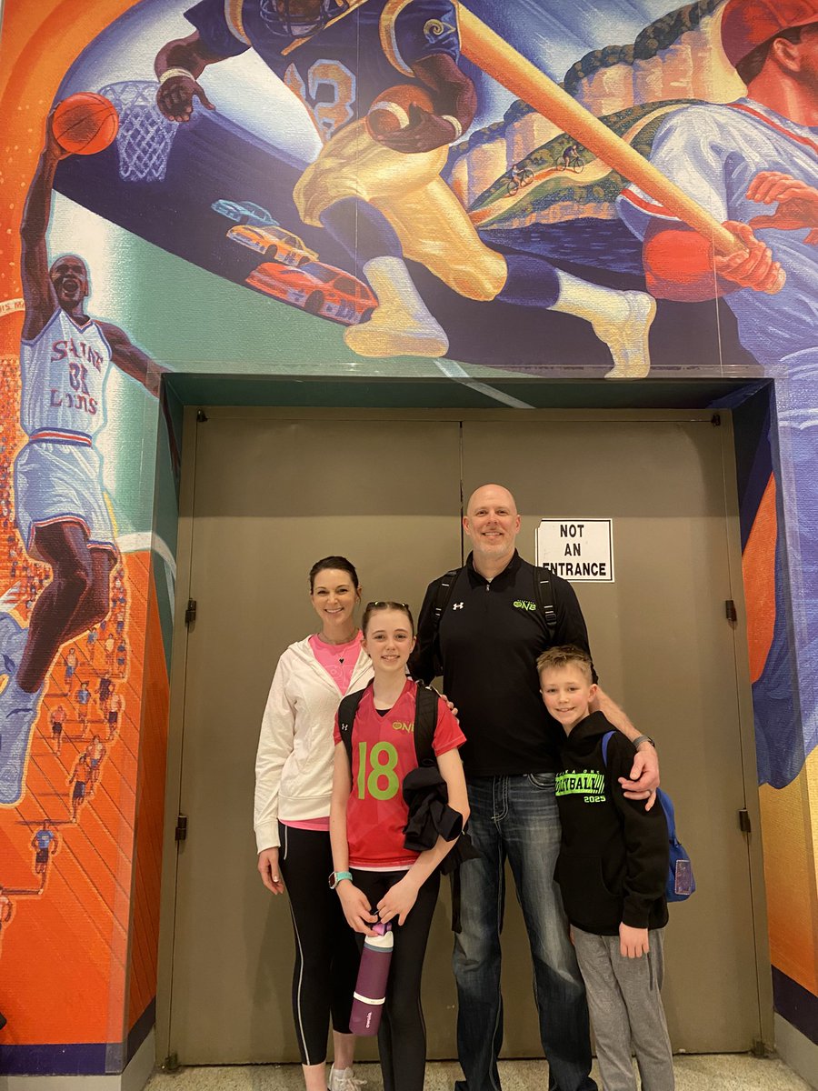 ChadEichenberg1's tweet image. 2-1 today for @We_are_NEONE Apex on Day 2 in St. Louis. Big win over Dallas Skyline to secure a trip to the Gold bracket to try for a bid tomorrow. Proud of Emaleigh and her teammates!
馃┓馃挌馃彁馃挌馃┓