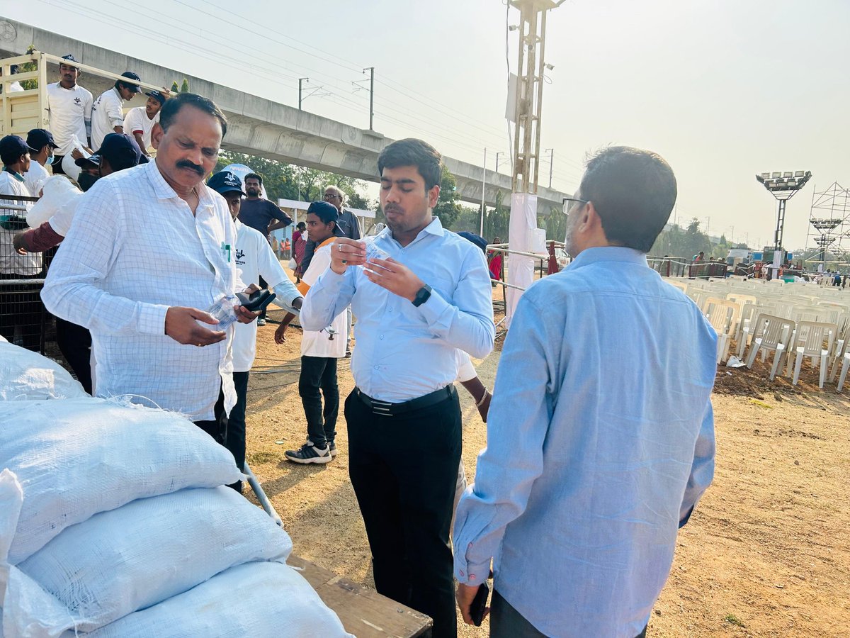 Sir,

The Executive Director of HMWSSB personally inspected and checking the quality of Water Supply Sachets arranged for Drinking Water Supply in various locations all over Parade Grounds along with officials etc., under O&amp;M, Div. 7.  Marredpally.