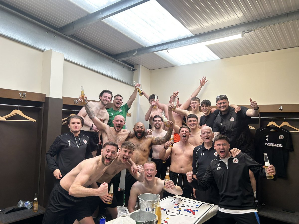 HTuffield's tweet photo. Some group! Semi Final Win. 🟢

Officially love football again.. 🤣⚽️ https://t.co/Idp05sxt9h
