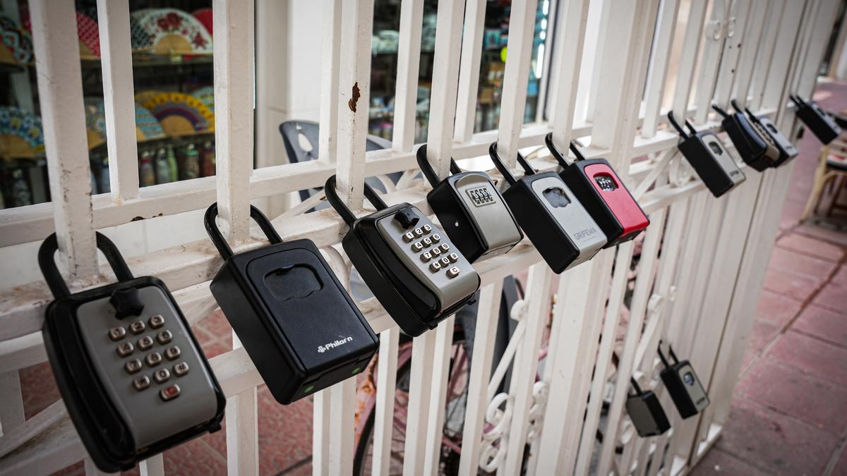 El Gobierno remite a Andalucía 85.000 anuncios de pisos turísticos con "indicios de algunas prácticas fraudulentas".