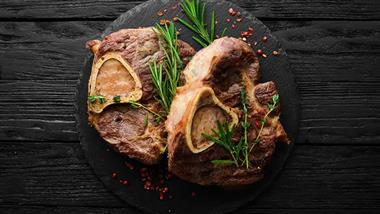 drahmetrasim's tweet image. İncik, geleneksel bifteklerden daha dengeli bir amino asit profili sağlayan, kolajen açısından zengin, besin açısından yoğun bir et parçasıdır.
Vücudunuzdaki en bol protein olan kolajen, cildi, eklemleri, kemikleri ve bağırsak sağlığını destekler.
İnciği, düşük ve yavaş pişirmek,…