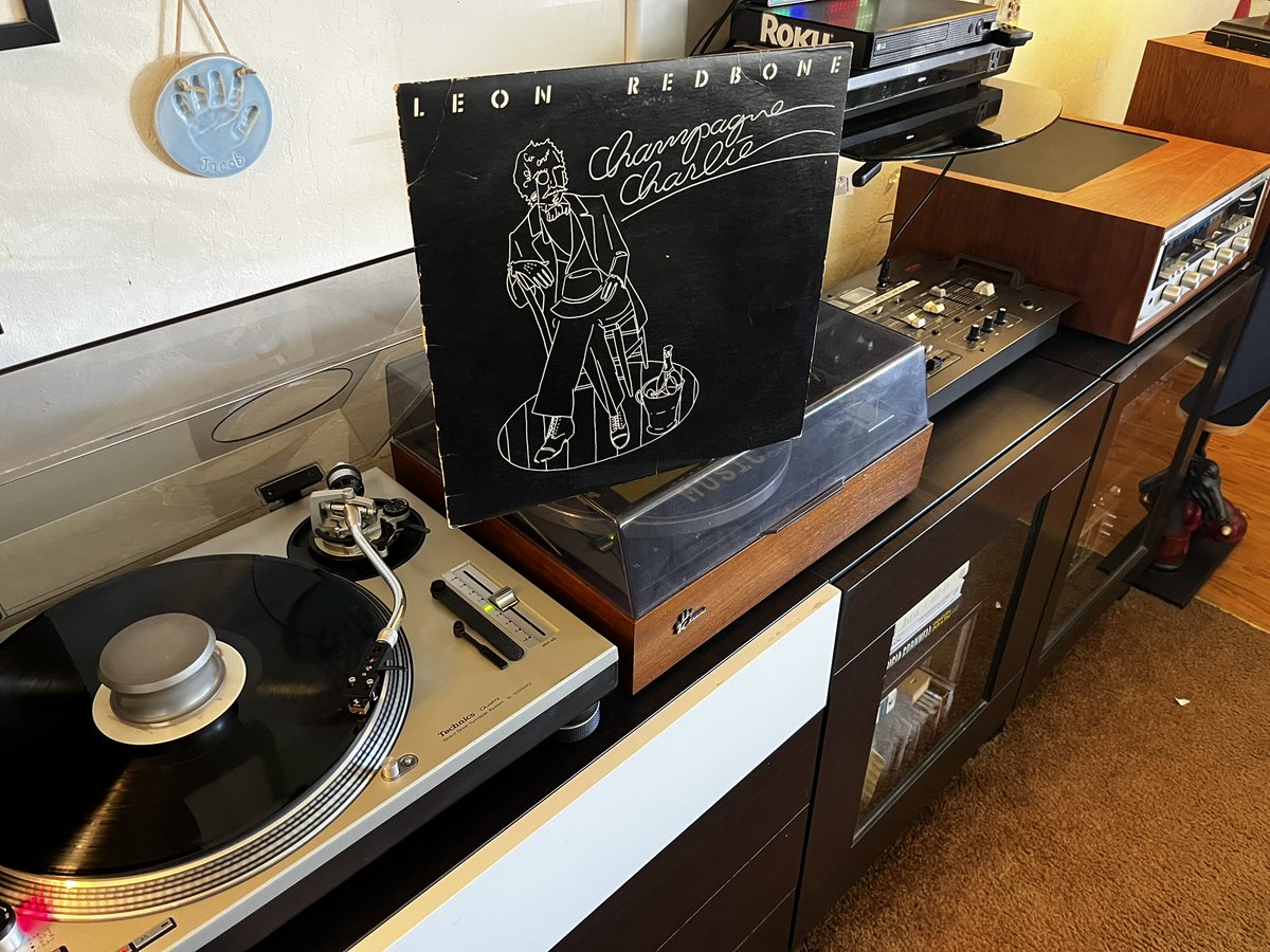 MrSaratoga's tweet photo. Saturday groove with inimitable Leon Redbone and his brand of Ragtime Jazz:

Champagne Charlie
1978
Warner Brothers BSK 3165
Repress

Produced by Joel Dorn

#leonredbone #NowPlaying #nowspinning #vinylrecords #vinylcommunity https://t.co/CmIg7dtnk9