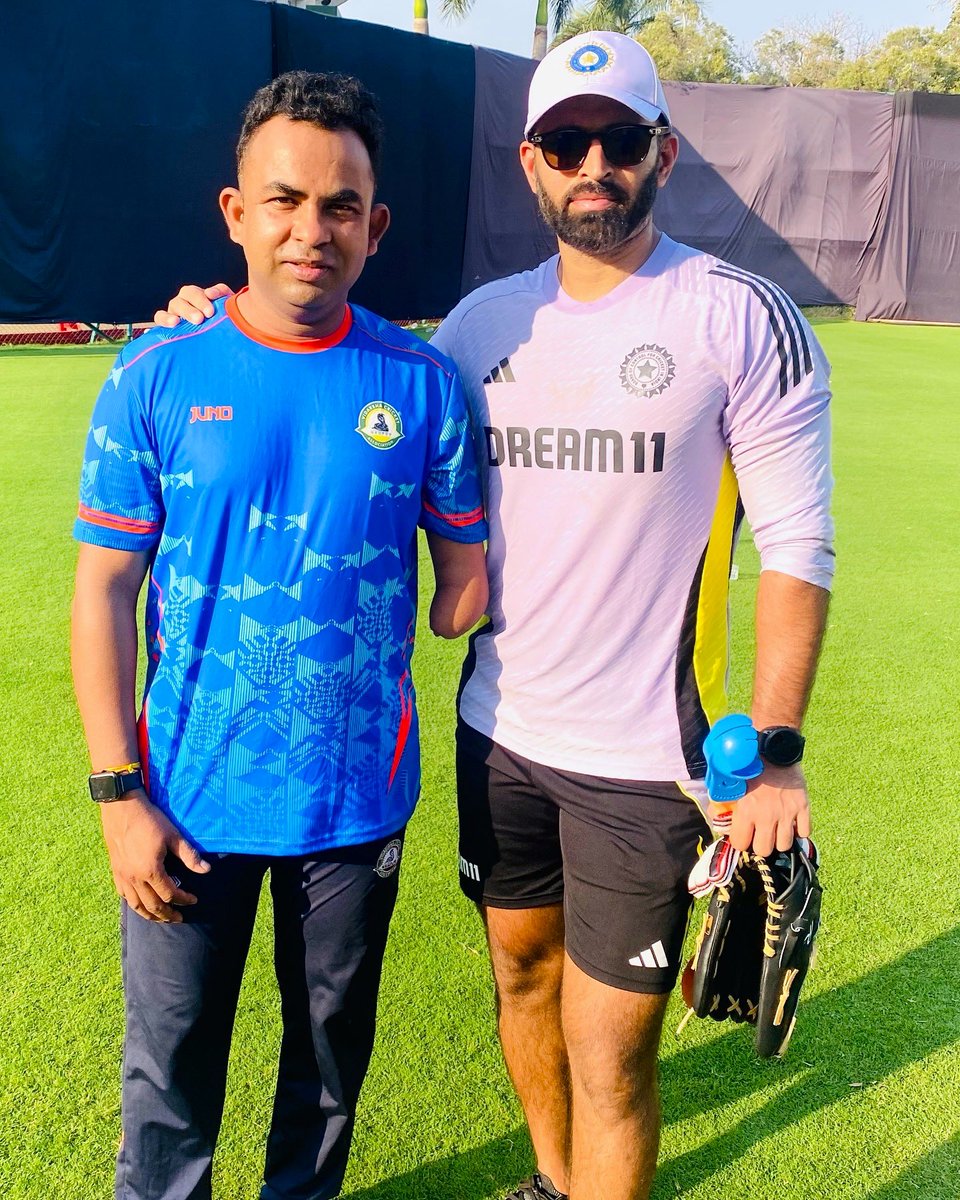 gurudasraut's tweet photo. With World Cup winner 🏆 Team India 🇮🇳 Head Coach @GautamGambhir sir and Ex 🇮🇳 player Assi Coach @abhisheknayar1 sir, It’s time for the Champions trophy as coach
@BCCI @ICC @KKRiders @IPL
#ChampionsTrophy2025 #ChampionsTrophyFinal #gautamgambhir #indvsnzfinal #IndVsNw #Cricket https://t.co/HPbmqs98yL