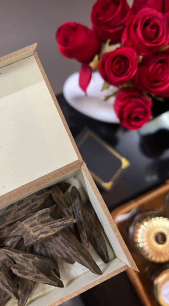 عجبا كيف يبرد القلب عن أشياء كان لا يستطيع الإستغناء عنها يوما...