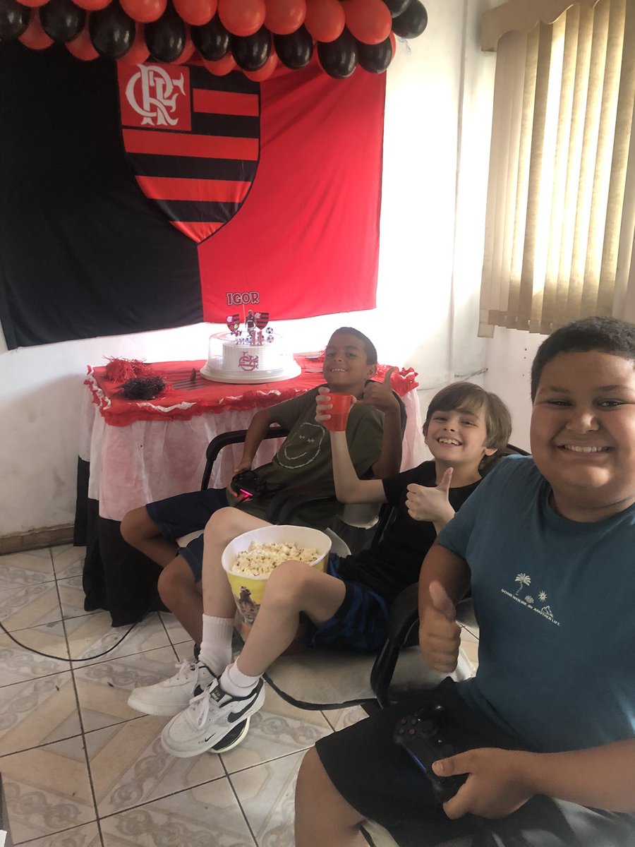 juniorigf12's tweet photo. Bolo do Araxxxcaaaa!!!!!! Igor faz 11 anos, @GiorgiandeA https://t.co/gtGsuIlKYO