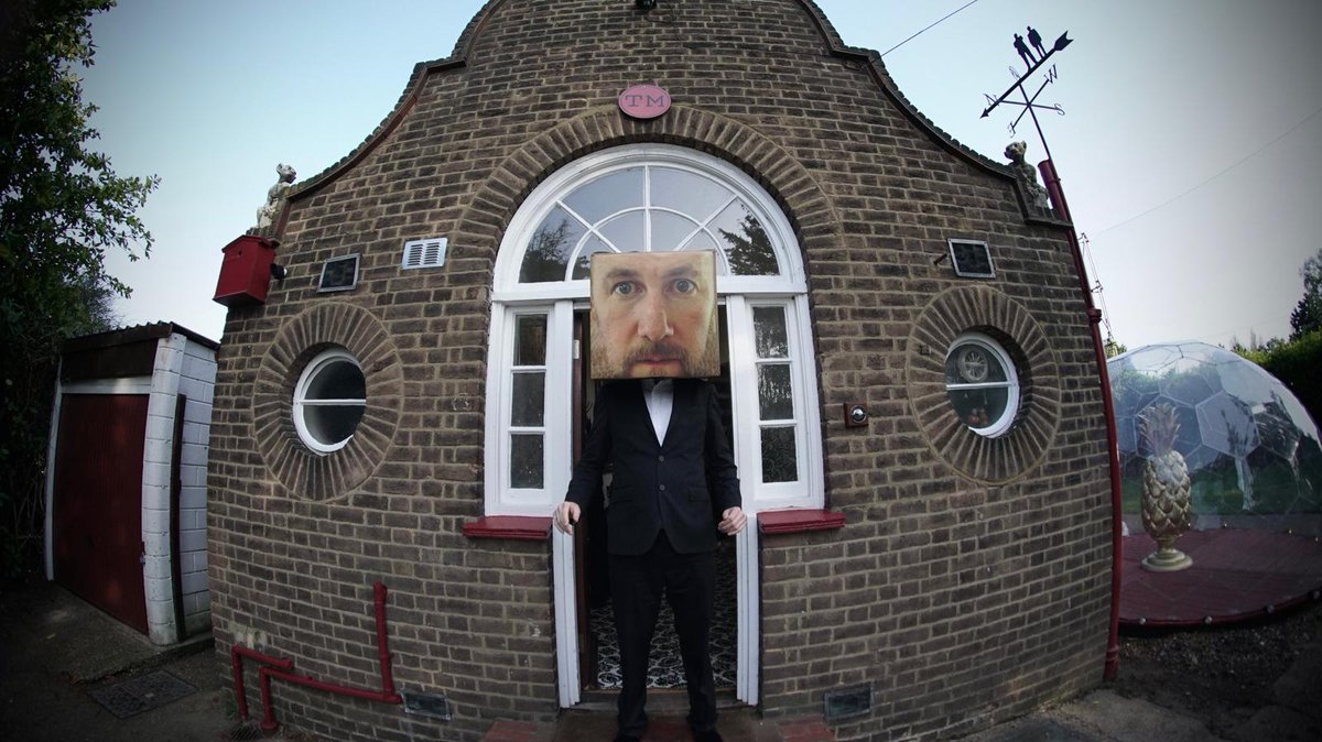 TaskmasterEdu's tweet photo. Just 3 days left to enter the #SchoolTasking Raffle to win a tour of the #Taskmaster House with @AlexHorne!☕

Tickets are £5 each with ALL proceeds supporting the project 🤩  

Enter here https://t.co/0VhiMEskYC before Tuesday 11 March.  

Your time starts now! ⏱️ https://t.co/f1H676DB9Y