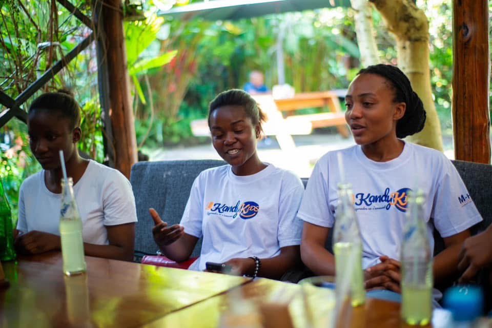 Afriksglobal's tweet photo. En ce Mois de la Femme, honneur à celles qui, grâce au numérique et à l’éducation, transforment leurs communautés ! 📸#MoisDeLaFemme #afrixglobal https://t.co/yfvAyMo3ru