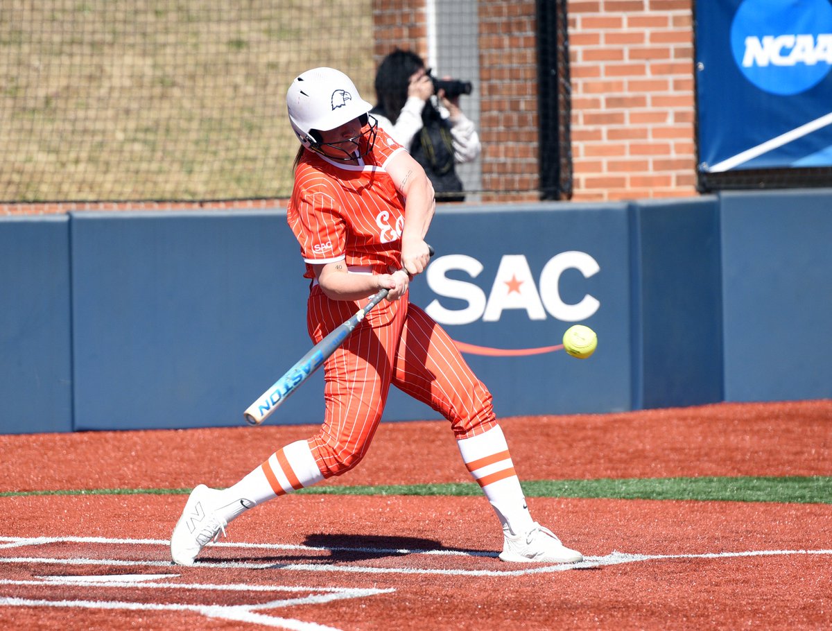 CN_Eagles's tweet photo. C-N cuts the deficit in half on @MacauleyBailey's 8th long ball of the season👏

🎩Lincoln Memorial 2
🦅@cnsball 1
End 1st
📺https://t.co/DHu21jhLey @FloCollegeSB
📱https://t.co/gipZ7wpfmW
📈https://t.co/hiIvfnQHY5 https://t.co/pNWmgvAycw