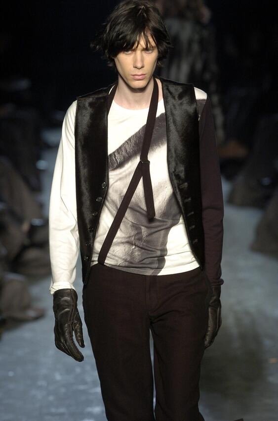 pyerissey's tweet photo. ann demeulemeester fw 2004 https://t.co/ttxsvDLngd